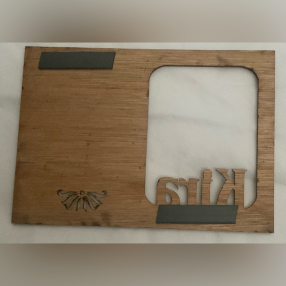 🆕Listing… “Caitlin” Magnetic Thin Wood Frame - Picture 2 of 4